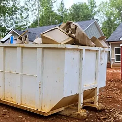 Kontenery na odpady budowlane, klucz do efektywnej organizacji placu budowy